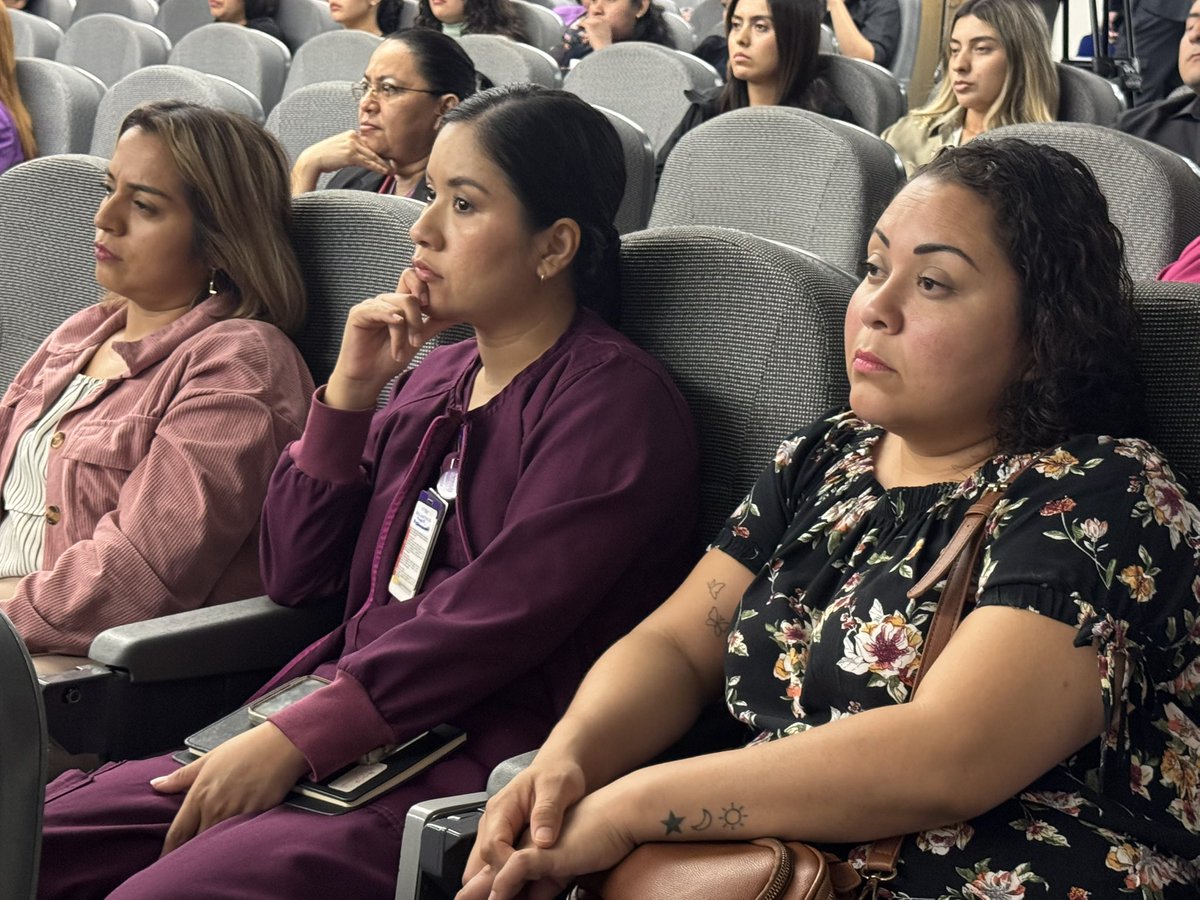 🎤 Carmen Genis Torres de CMH UPAEP abrió la jornada con la plática “Importancia de la Adaptación al Contexto Local en la Guía de Prevención de Caídas”.

Un recordatorio de que implementar BPGs requiere considerar nuestra realidad para lograr impacto 💡🏆
#BPSO <a href="/RNAO/">RNAO</a>