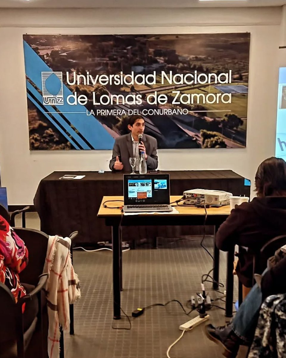 📚La UNLZ fue sede de la 25ª Jornada de Bibliotecas Universitarias.
La actividad, organizada por <a href="/ABGRAoficial/">ABGRA</a>, reunió a referentes de distintas instituciones que reflexionaron sobre el presente y futuro de la gestión de la información científica y académica.