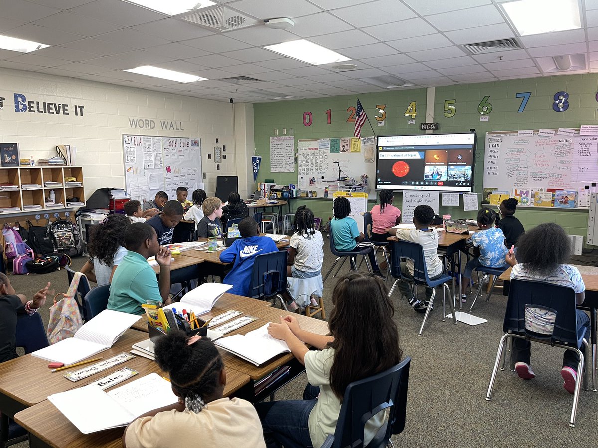 tech_and_tacos's tweet image. 🌦️👩‍🏫 Happening now: Virtual meteorologists from the 🌪️ National Weather Service are popping into Ms. Cobb’s 3rd grade class to chat all about weather basics! ☀️🌈 Our young scientists @PRE_Explorers are forecasting fun and learning today! 📚✨