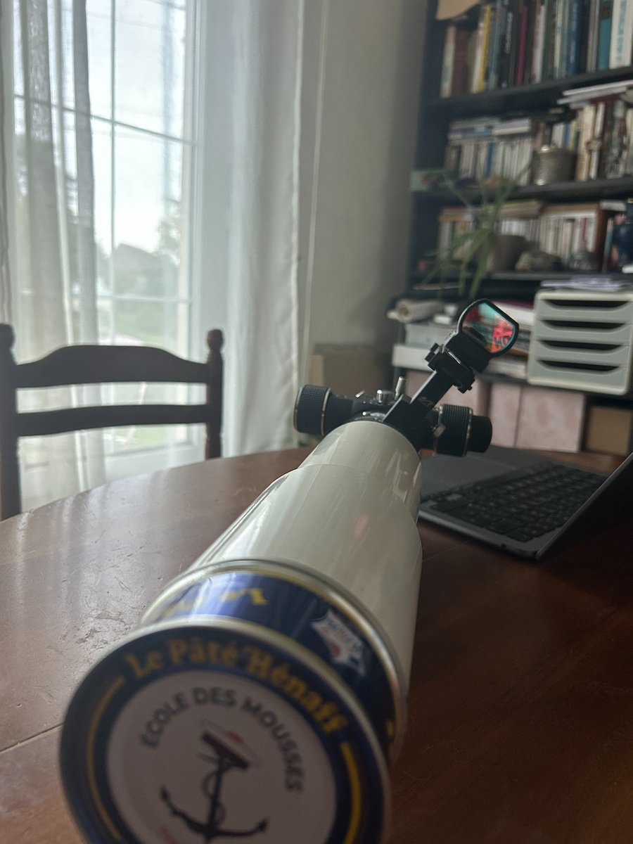 Fun Fact pour les passionnés d'#Astronomy et de gastronomie : le diamètre externe de la boîte de 154g de pâté <a href="/JeanHenaffSA/">Groupe Jean Hénaff</a> a les mêmes dimensions que le pare-buée de la lunette ZenithStar 66 de chez William Optics. Je pense que je vais changer mon capuchon par ça 😁. #BZH