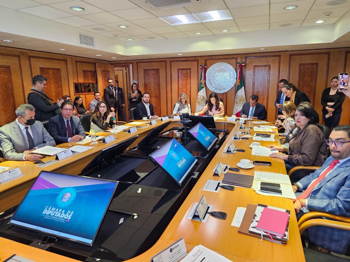 Hoy participé en la reunión de la Mesa Directiva, un espacio fundamental para dar seguimiento a los temas que fortalecen nuestro trabajo legislativo.

#MesaDirectiva #TrabajoLegislativo #Congreso