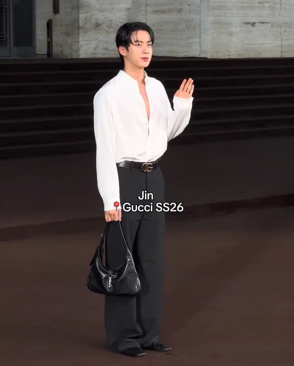 ughmane's tweet photo. JIN IS HERE!!!!

GUCCI ROYALTY JIN
#JinxGucci #Jin #MFW
#GucciLaFamiglia @gucci https://t.co/hsolBr5MuC