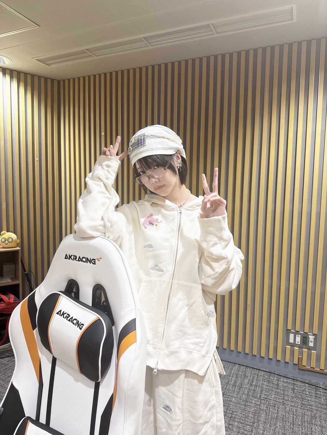あのちゃん　セット あのちゃん、商店街の喧騒のなかで「僕の世界に、ノイズは