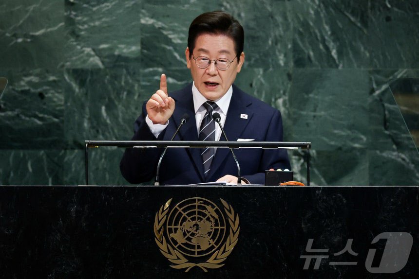 韓国の李在明大統領は国連総会演説で、「大韓民国が国際社会に完全に復帰したことを堂々と宣言する」と述べました。国連に対する信頼、民主主義の増進、積極的な多国間協力と国際的貢献、韓半島の平和などが内容に含まれました。