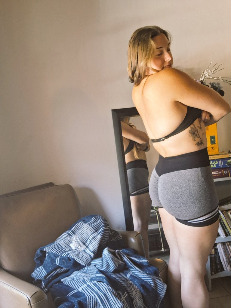 simiej25's tweet photo. #booty #gymgirl
#gettingready
#hey https://t.co/UIqylONqSV