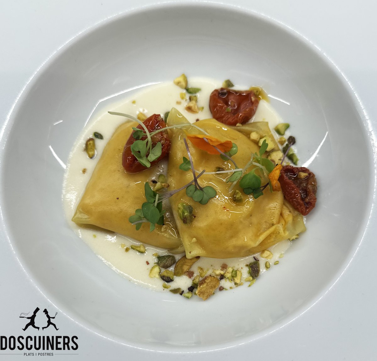 DosCuiners's tweet image. 👩🏻‍🍳SABORS😜
Raviolis de carbassa i ricotta amb salsa de parmesà, festucs i oli de tòfona🇮🇹
📌doscuiners.com
#DosCuiners #Maresme #Mataró #Barcelona #gastronomia #Gourmet #foods #bcndelicatessen #comidasana #healthyfood #delicious #gourmetexperience #enjoy #italianfood