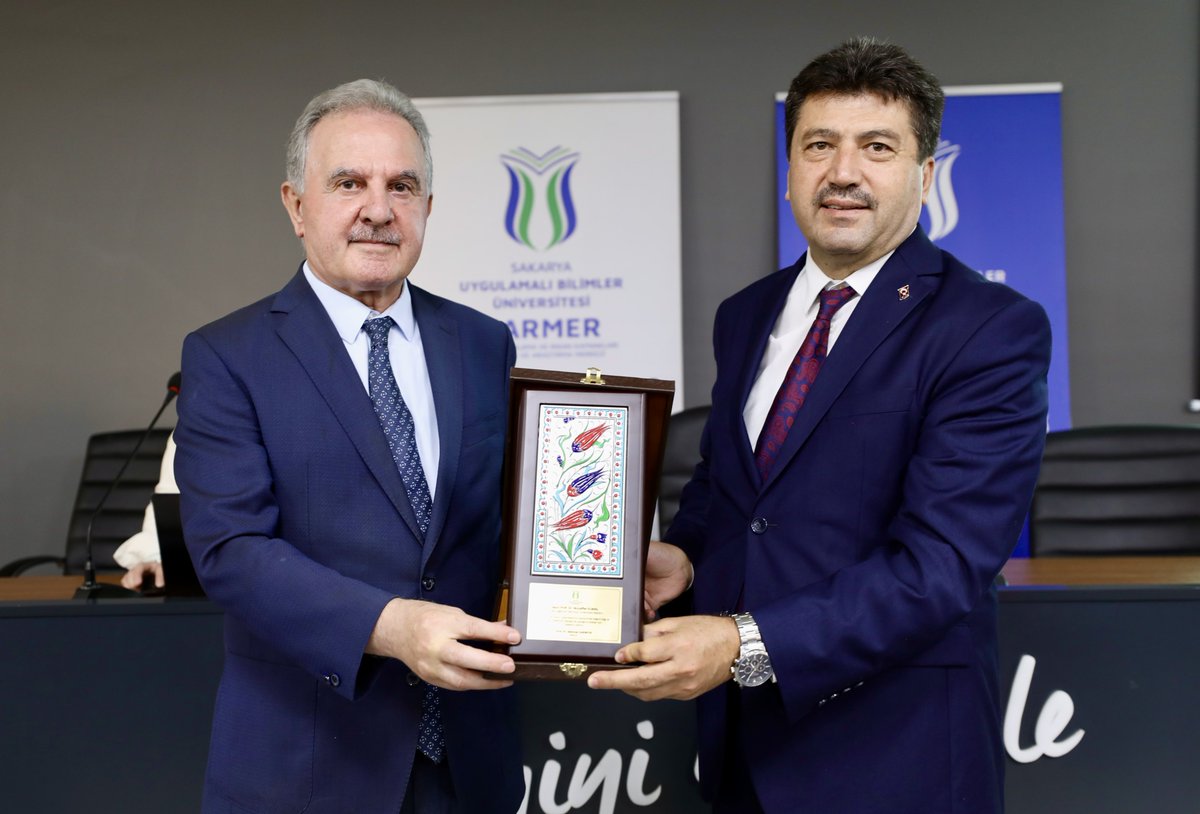 Kocaeli Sağlık ve Teknoloji Üniversitesi Rektörü Prof. Dr. Muzaffer Elmas’ı +1 Liderlik Okulumuzda ağırladık.

Uzun yıllar birlikte çalıştığımız Muzaffer hocamıza liderlik tecrübelerini geleceğin lider adayı mesai arkadaşlarımızla paylaştığı için teşekkür ediyorum.

+1 Liderlik