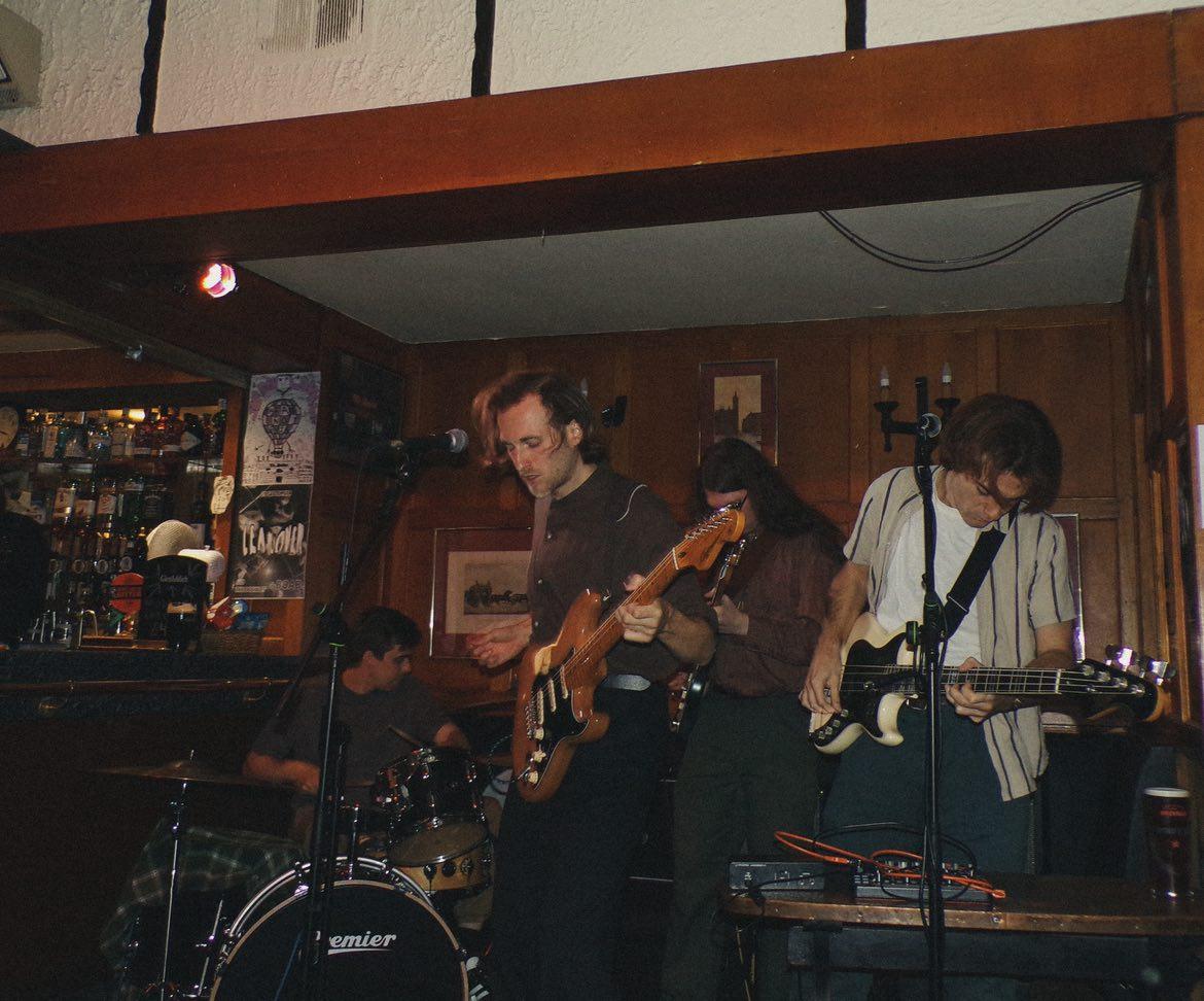 0ranra's tweet image. A cracking night last Thursday at the Doublet! Always a pleasure to play alongside David Moore and the Fachans and great to meet and hear Mock Uncle.
A couple pictures from the night which capture some of the sweat and swirl.
See you all again.