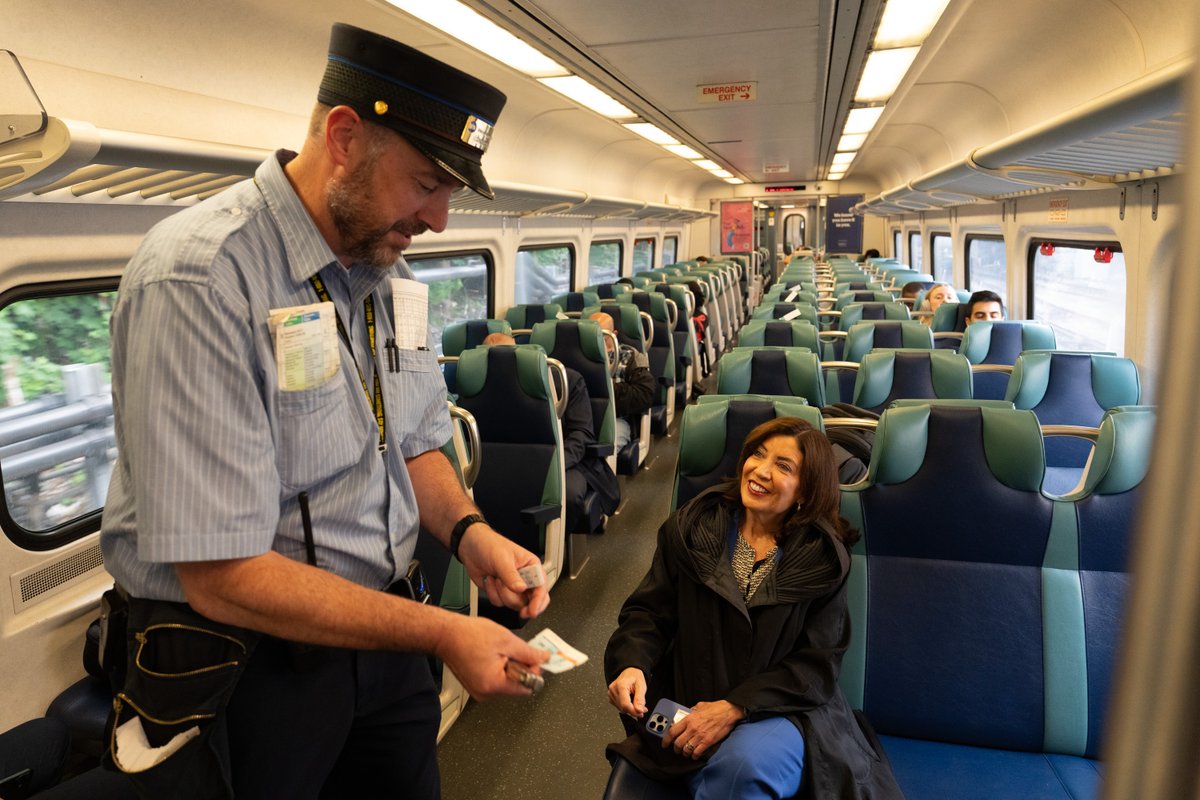GovKathyHochul's tweet image. New Yorkers move fast, so should our trains.

Starting on October 6th, Super Express service launches on the @MetroNorth Hudson Line, months ahead of schedule, with trips under 90 minutes.

This is how we build a stronger, faster, more connected New York.