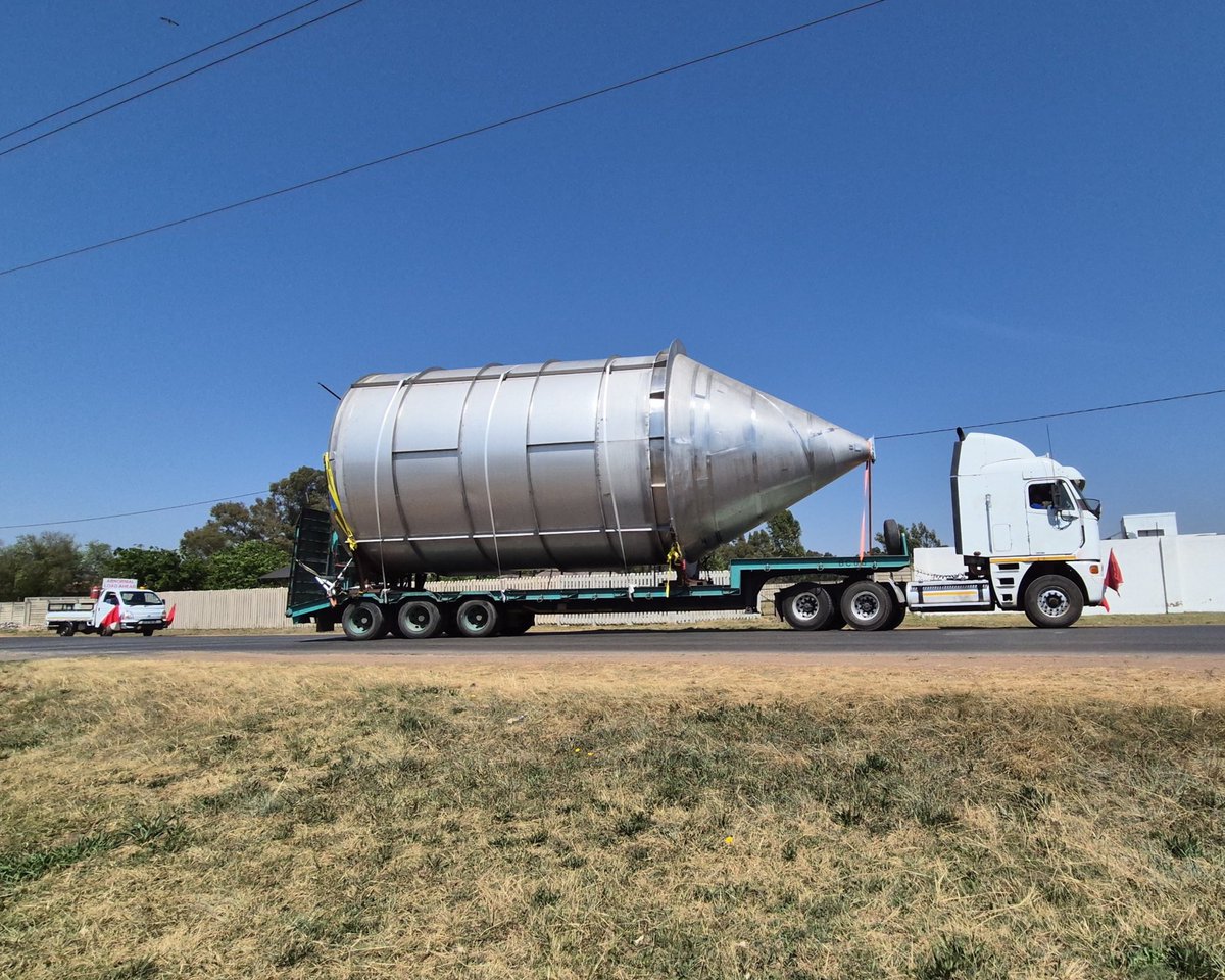 Metal_Tank_Ind's tweet image. Who says Storage can’t be Handsome?👀

This Handsome Gent is proof that Metal Tank builds Big &amp;amp; Strong💪

He&apos;s definitely more than just a towering Storage Vessel 
- He’s a Statement😎

Africa, get ready to be Impressed❗

#BulkStorage 
#stainlesssteelsolutions 
#builtforafrica