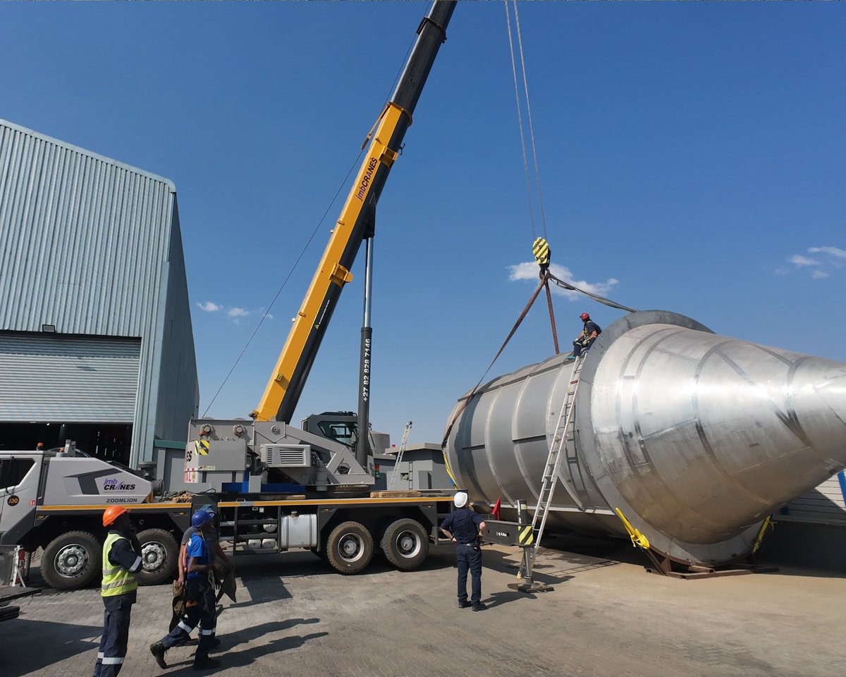 Metal_Tank_Ind's tweet image. Who says Storage can’t be Handsome?👀

This Handsome Gent is proof that Metal Tank builds Big &amp;amp; Strong💪

He&apos;s definitely more than just a towering Storage Vessel 
- He’s a Statement😎

Africa, get ready to be Impressed❗

#BulkStorage 
#stainlesssteelsolutions 
#builtforafrica