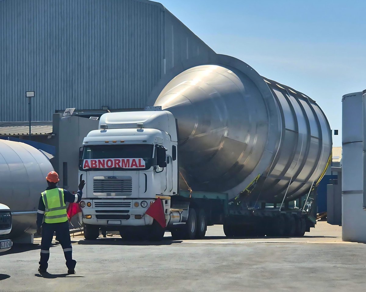 Metal_Tank_Ind's tweet image. Who says Storage can’t be Handsome?👀

This Handsome Gent is proof that Metal Tank builds Big &amp;amp; Strong💪

He&apos;s definitely more than just a towering Storage Vessel 
- He’s a Statement😎

Africa, get ready to be Impressed❗

#BulkStorage 
#stainlesssteelsolutions 
#builtforafrica