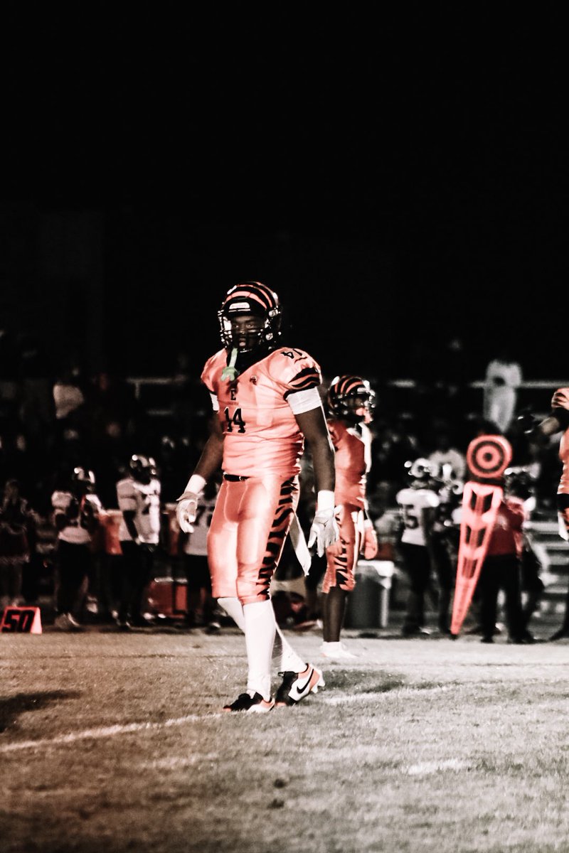 Check out my highlight - shamarion Coleman C/O 2027 
42 tackles 
7 tackles for loss 
2 sacks 
2 pbu 
4 qb pressures
fumble recovery 
force fumble 
strip and touchdown 
hudl.com/v/2SbMKR