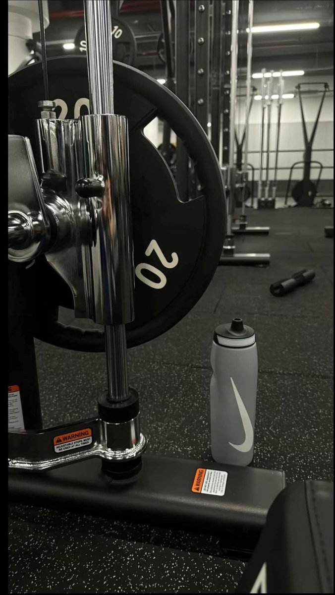 "لا تُقلّل من أهمية انتقاء مُحيطك، من تُصاحب، مع من تتحدث كُل يوم، ماذا تأكُل، وماذا تُشاهد، من تُتابع، وما هي الأخبار التي تطرق مسامعك كُل يوم، كُل هذا لهُ تأثير عليك بطريقة مباشرة وغير مُباشرة، ستنخرط فيه دون وعيٍّ منك فيُصبح جزءً من ذاتك، لذلك انتقِ لنفسك وراقب اختياراتك"