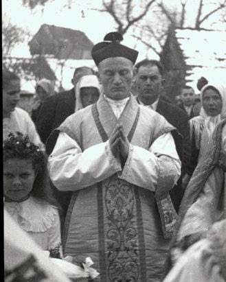 23 września 1944 roku Niemcy powiesili na własnej stule księdza Józefa Stanka ps. "Rudy", kapelana AK.
 
Spod szubienicy, z pętlą na szyi, udzielił jeszcze wszystkim błogosławieństwa. Przebaczył swoim oprawcom. 
    
Wcześniej miał możliwość ewakuować się na drugi brzeg Wisły,