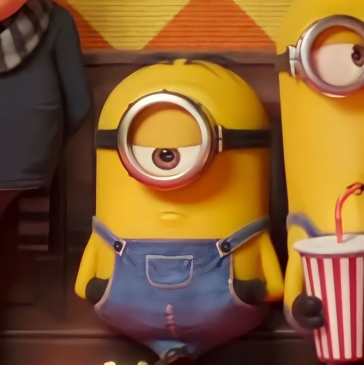 sleepycat375's tweet photo. My beloved bi cuties 💗💙💜
#minions #illumination #despicableme #miniondave #minionkevin #minionstuart https://t.co/RooQsieRx8