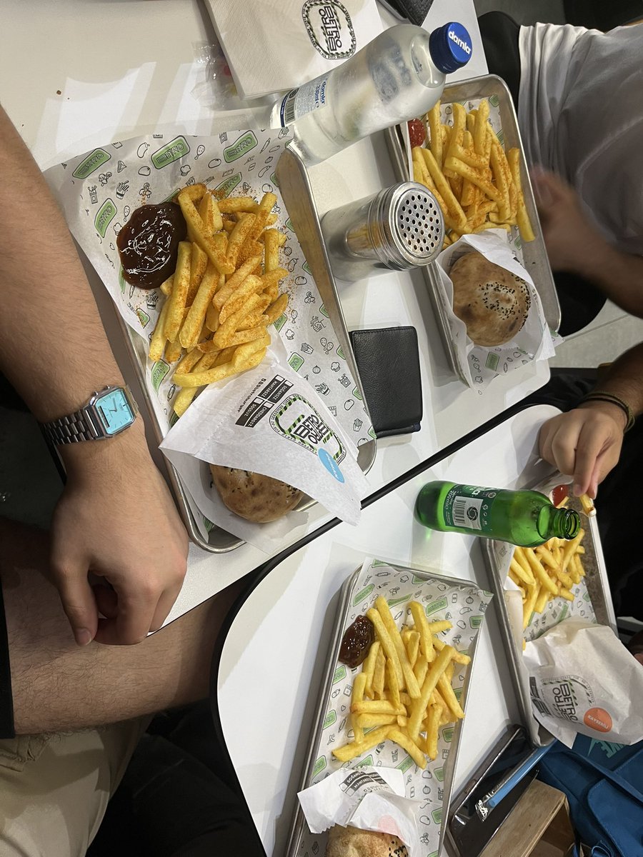 Betro yemeye doyamiyoruz abi parti delegesi adamla ayri akiyor