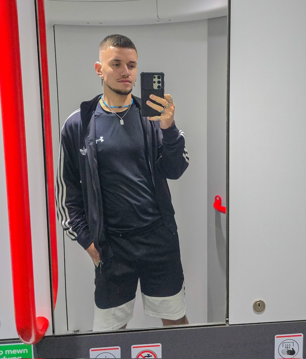 Onyx_Lorenzo's tweet image. Basically fucking bald at this point HAHA 

#Freshfade #gay