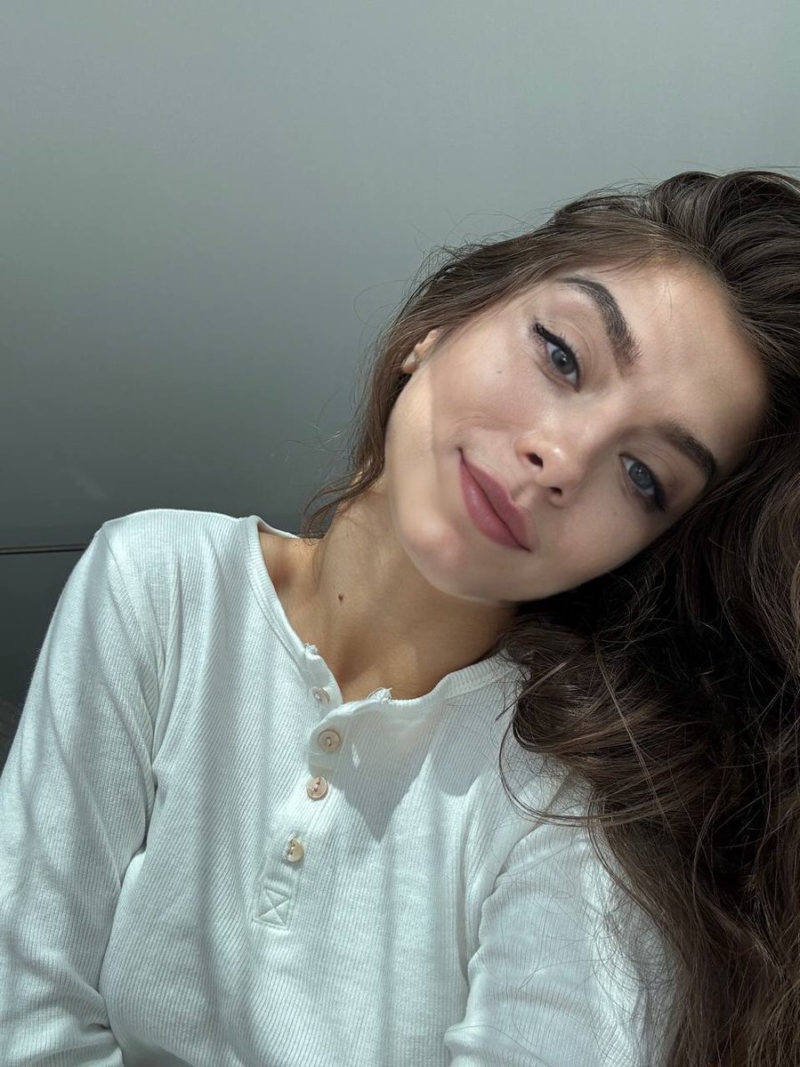 Je peux te suivre ? 🫰❤️🥰
Réponds moi en pv si t’es timide ☺️ 😍