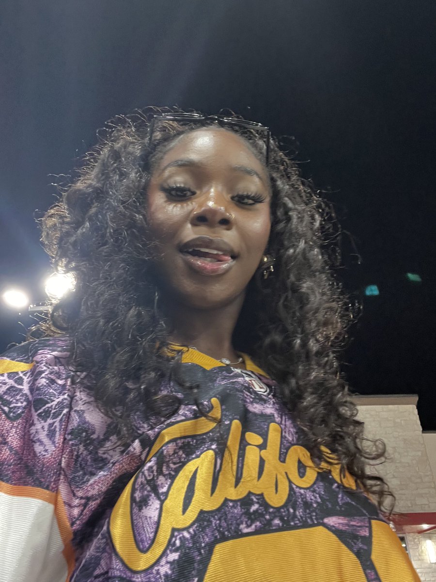sholacrayola's tweet image. #pfp