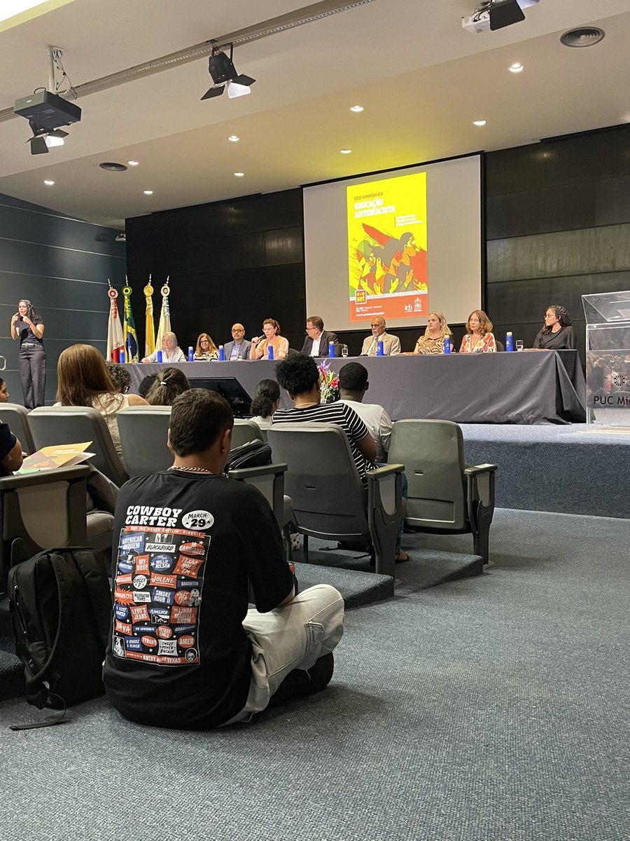 BorgesMaranhao's tweet photo. Quantos pretos estão na mesa para essa temática @pucminas https://t.co/E7yJhWtpAP