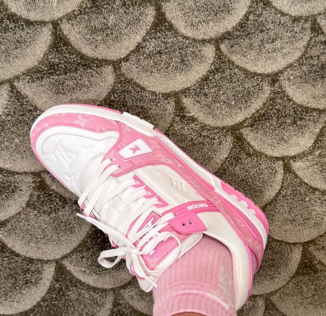 Aşkım sen şöyle pembe ayakkabı almıştın ne zaman giyeceksin ki acaba👉👈 @/ebrar