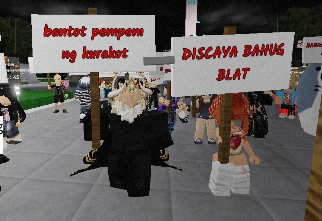 shoutout to that diva holding the discaya board