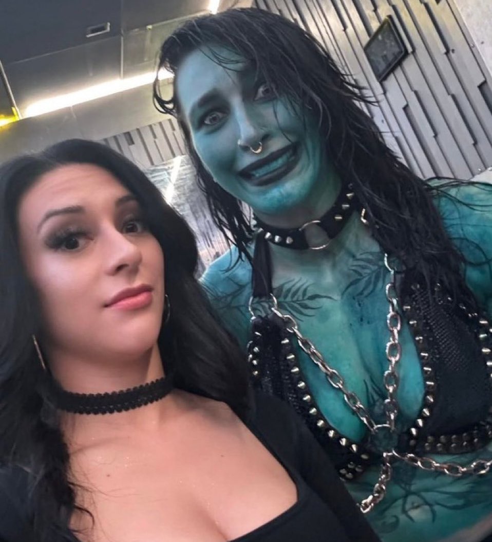 She said if im blue yall gon be blue with me