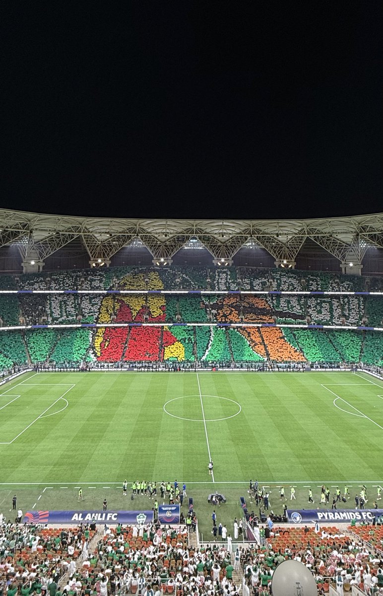 Rabanalsafena's tweet image. 📸 تيفو #الأهلي في مواجهة بيراميدز 😨💚

#الأهلي_بيراميدز
#FIFAIntercontinentalCup