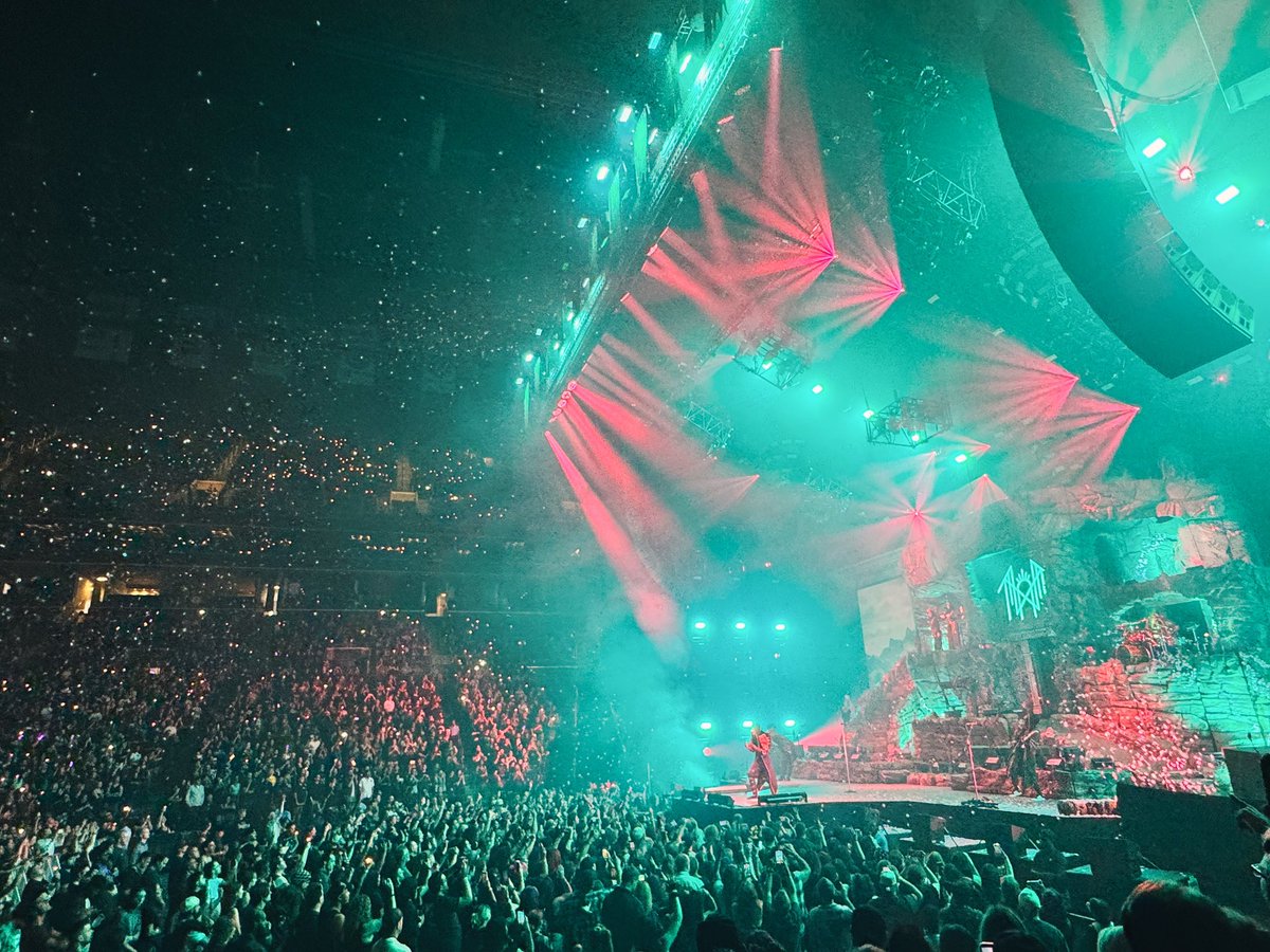 S A R A H D O P E 🦇 tweet media