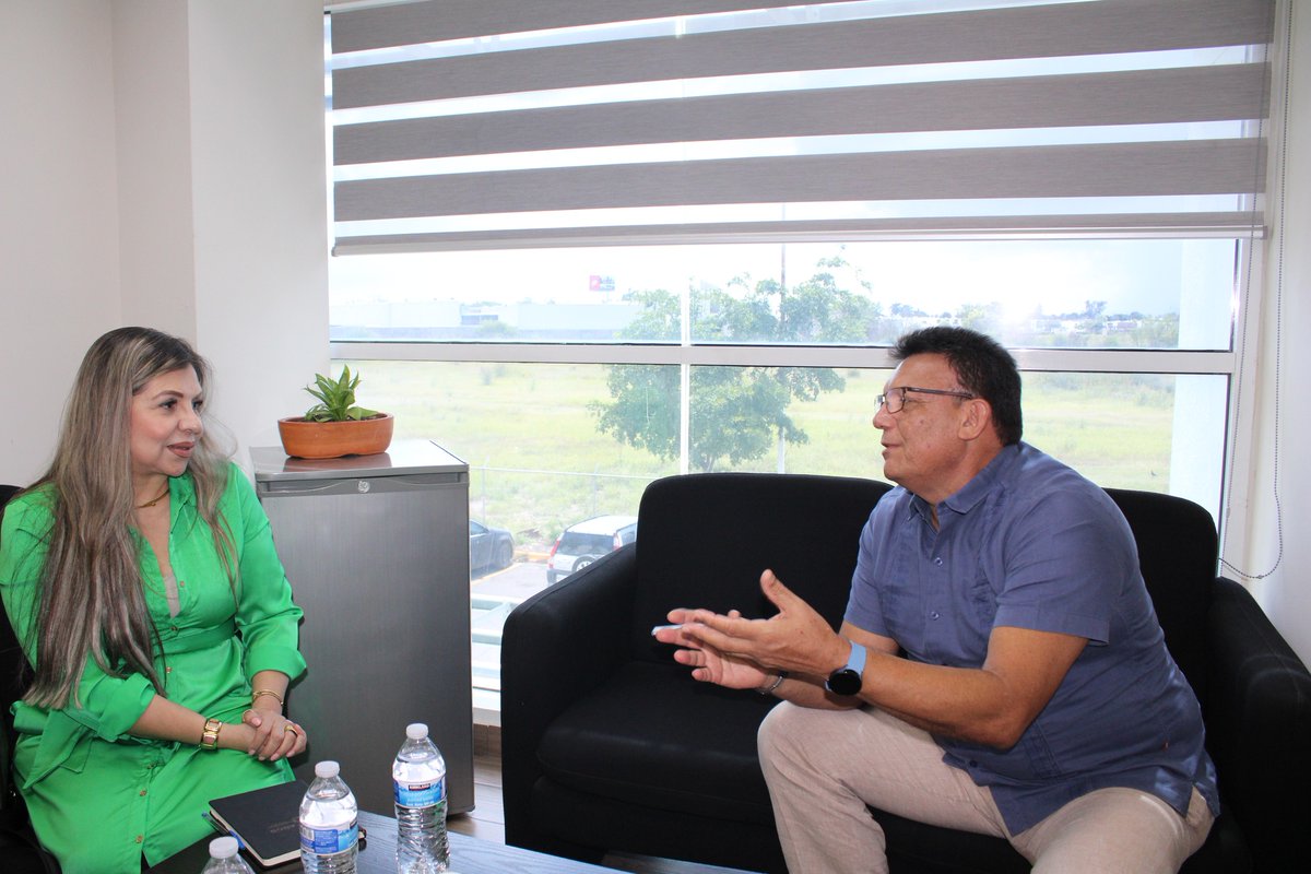 El 𝐃𝐢𝐫. 𝐆𝐫𝐚𝐥. 𝐝𝐞 𝐂𝐄𝐌𝐄𝐑𝐆𝐄, Dr. Francisco Higuera Castro, se reunió con la Titular de CONDUSEF en Sinaloa, Lic. Mayra Quevedo, para fortalecer la coordinación en defensa de usuarios de servicios financieros y promover acciones de educación y orientación ciudadana.