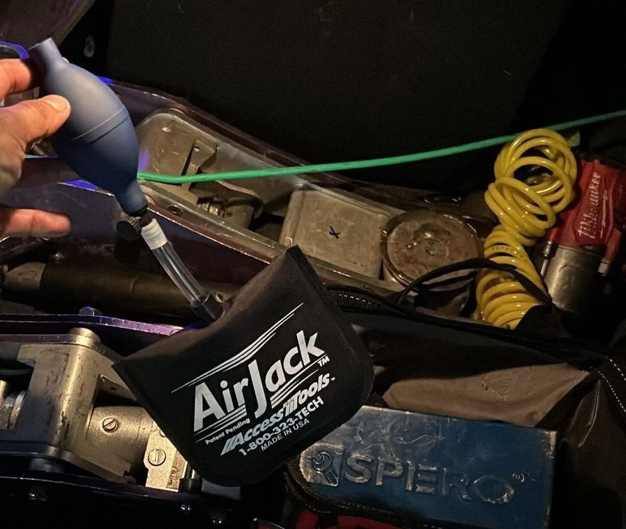 OnTimeRoadside's tweet image. Lost your keys or locked them in your car? No problem! Our lockout service ensures quick entry so you can get back on with your day. Call us for help! #LockoutService
ontimeroadsideassistanceca.com/jumpstart