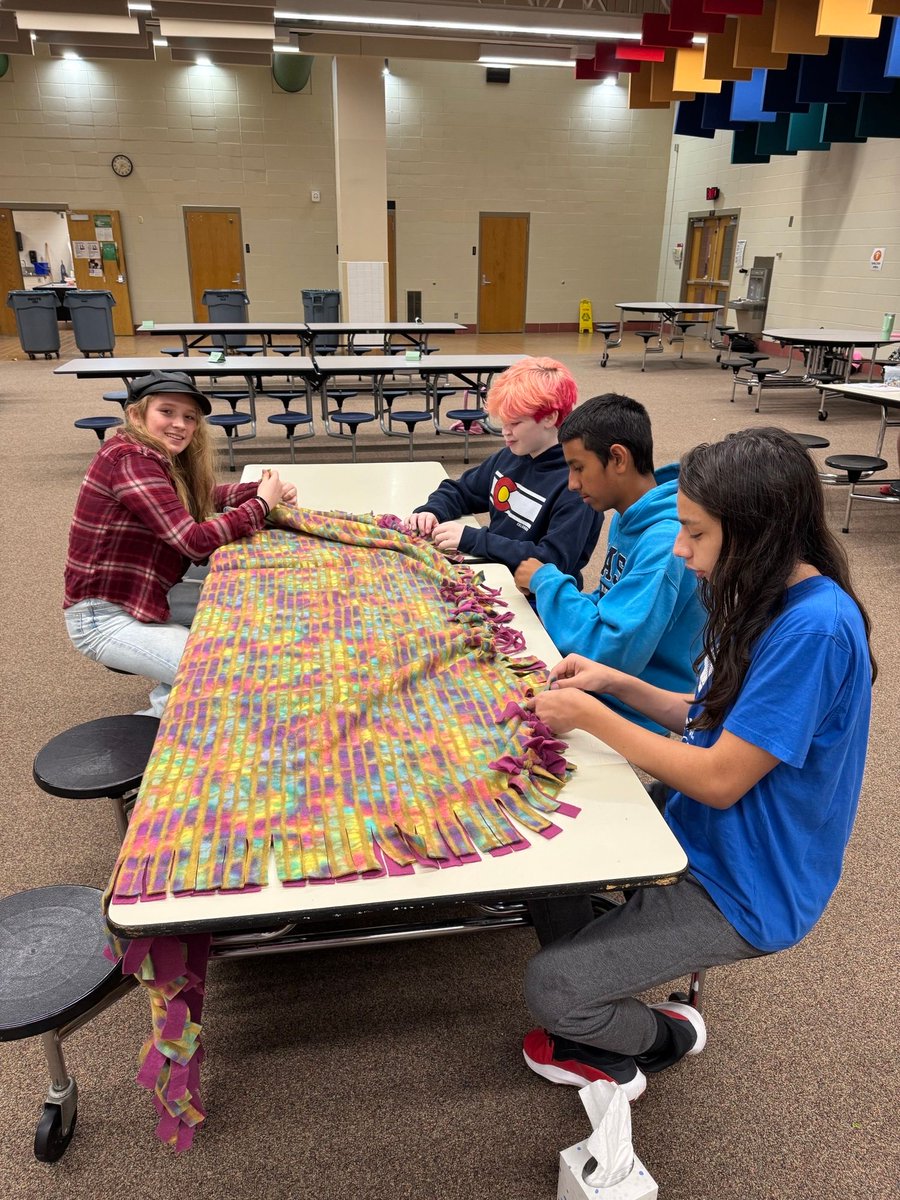 ✨ Two amazing acts of kindness! ✨ Thanks to AmeriCorps for the beautiful hats &amp; mittens! 🧤💙 Our Storm Club made 8 cozy blankets for Anna Marie’s! 💜 Grateful for our caring community! 🌟 #GreatFutures #CommunityStrong