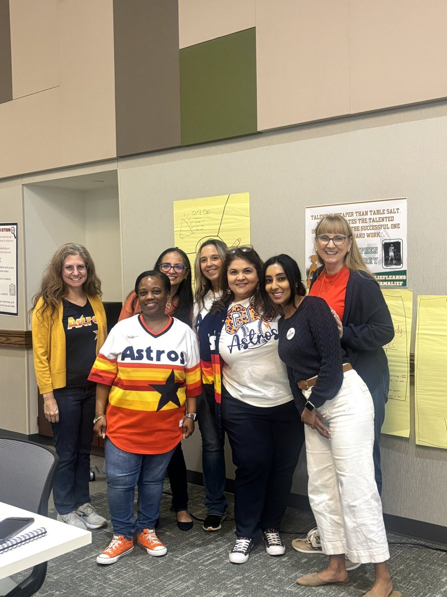 HicksTigers's tweet image. No benchwarmers here—our leadership team is working on participation strategies so every voice is in the lineup. ⚾👏 #TeamWork #ILT #oneteamonegoal @MatturroMEd @HicksTigersMath @martinez_stars @Sims_HicksMath @AliefLearns 🐯🐅⚾️