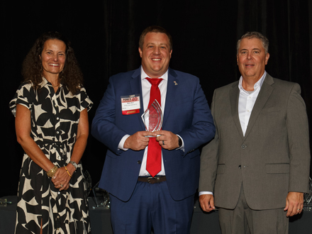 DesignwithMetal's tweet image. Mark Bus, National Sales Manager of @ATAS_Intl_Inc,  recently received a Forty Under 40 award, which recognizes the future  leaders of the Lehigh Valley Pennsylvania area who are under the age of  40.  designandbuildwithmetal.com/industry-news/…