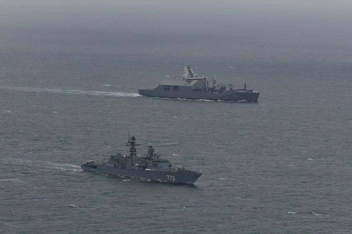 Het CSS Den Helder heeft afgelopen zaterdag een Russisch fregat geëscorteerd door de Nederlandse exclusief economische zone (EEZ).
Het fregat Neustrashimy voer samen met een ander Russisch koopvaardijschip vanaf de Noordzee richting het kanaal 🌊⚓️.