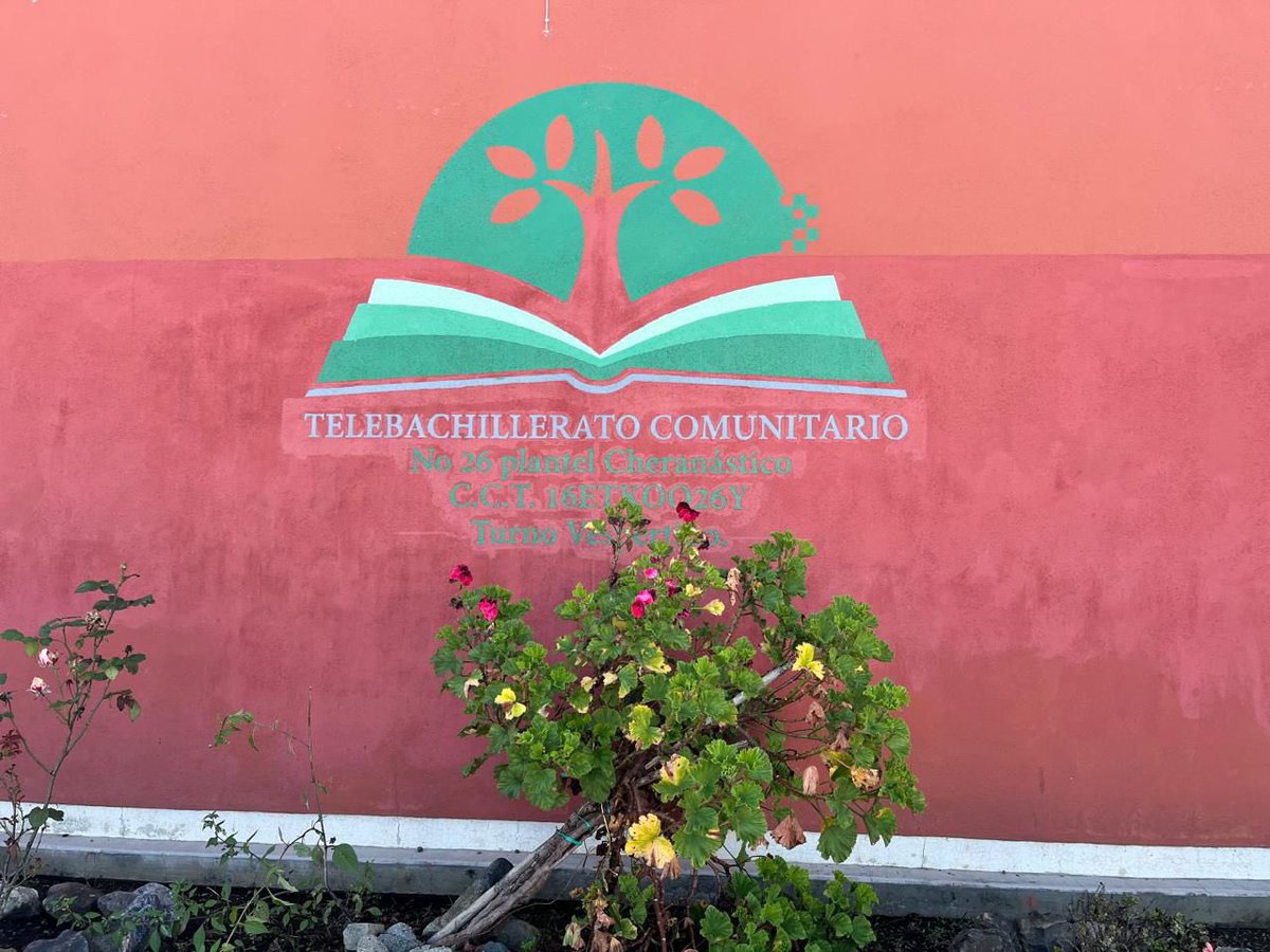 Pimentela_'s tweet photo. De nuevo en territorio. Esta vez estamos visitando telesecundarias y telebachilleratos de la región purépecha de mi #Michoacán. 🌄
En Cheranátzicurin, Santa María Urapicho, Ahuirán, Pomacuarán y Quinceo, la señal de la #RedEdusat regresó para quedarse en las aulas. 📡 📺✌🏼 https://t.co/aD7qVU8E5J