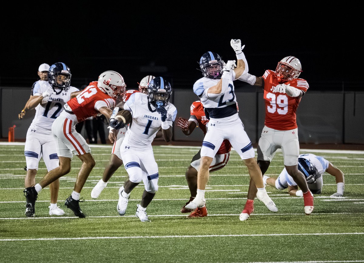 F_4Media's tweet photo. Day 15 of my 365 project!! ๐ท Sharing some of my favorite Texas HS Football shotsโcaptured with my Canon + Sigma combo. Grateful for the moments this game gives us. We capture the moment while you live it. ๐ท #TXHSFB #SportsPhotography #365Project #Canon #Sigma #CanonUSA #BHPhoto #adorama #HSFB
