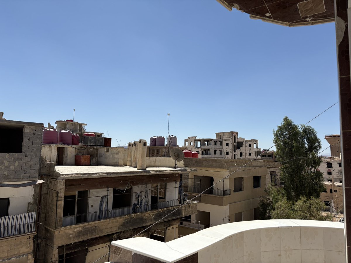 لوهلة ما بصدق اني كنت هون 
واني زرت قبر عمار ودعيتلو هنيك 
ما بعرف بس هاد كان حلم بالنسبة لالي اني كون ببيتنا وبالحارة تبعنا وبقدر باي لحظة روح اقرا الفاتحة على قبر اخي 
الحمدلله عكل شي والحمدلله على نعمة سقوط الاسد