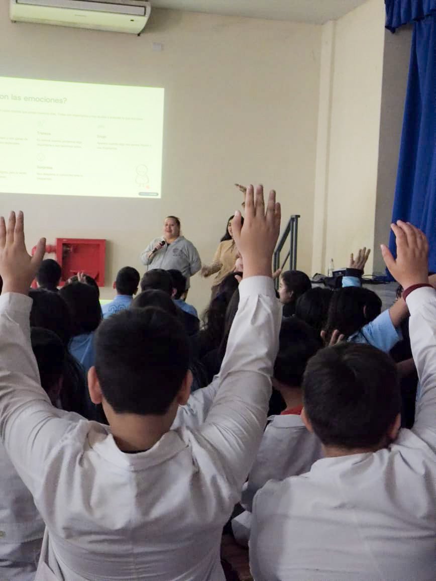 RIRFORMOSA's tweet photo. Hoy compartimos una charla con estudiantes de 6º grado sobre la prevención del suicidio.
Creemos que es fundamental abrir espacios de diálogo desde la infancia, donde las y los chicos puedan hablar, expresarse y sentirse acompañados. https://t.co/syrSCjWxSF