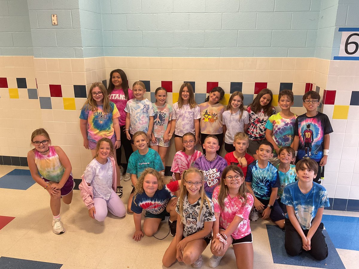 SAESTitans's tweet image. We loved seeing all of the bright colors on Tie-Dye Tuesday!

Tomorrow’s dress theme is to wear Shaler Colors 💙🤍❤️
* Reminder: the SAES Pep Rally is tomorrow afternoon!
** We will be selling beads and Pom-Poms for $1/each during all lunch periods tomorrow! 🎉