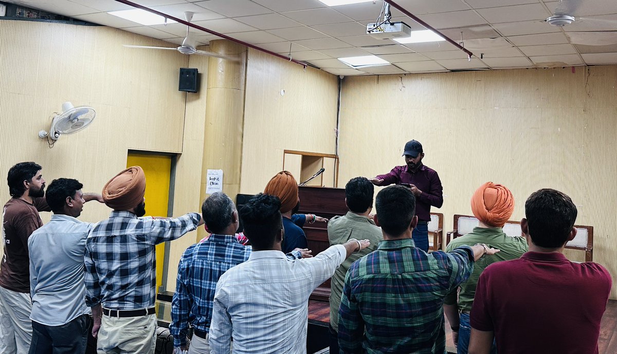 TSCSLibrary's tweet image. Poshan pledge administered to male staff members of the library today #MenStreaming 
#rashtriyaposhanmaah2025
@RrrlfKolkata