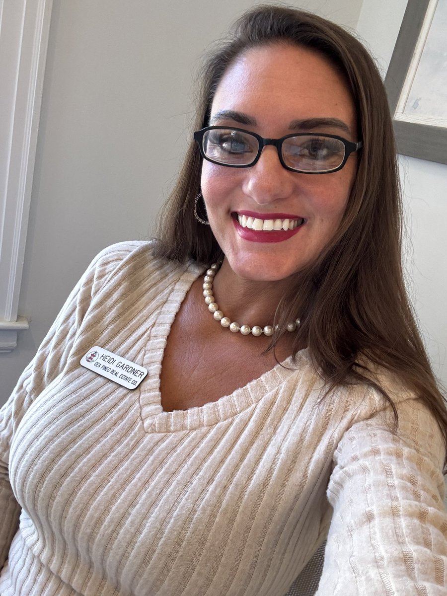 heidigardner's tweet photo. Happy Tuesday! I don’t know about you guys but, this is a busy week for me. I’m trying to stay cool 😎 https://t.co/fkwdtdnv41
