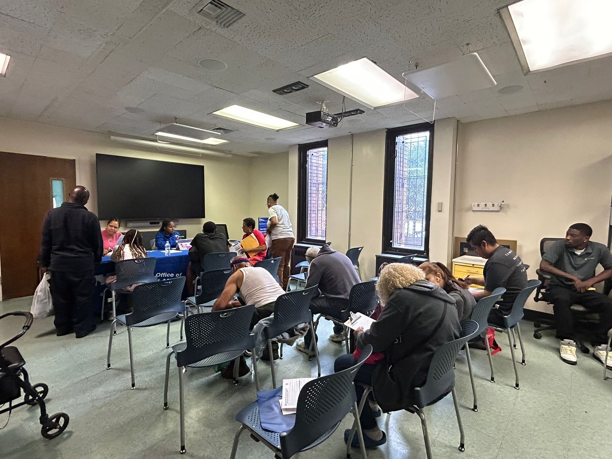 NYCImmigrants's tweet image. Last week our team had a successful #WeekofAction across the city. We supported immigrant communities in the Bronx &amp;amp; Queens. Our main focus was assisting with @IDNYC apps. We also provided city resources on immigration support, healthcare enrollment, FREE #ESOL classes &amp;amp; more.