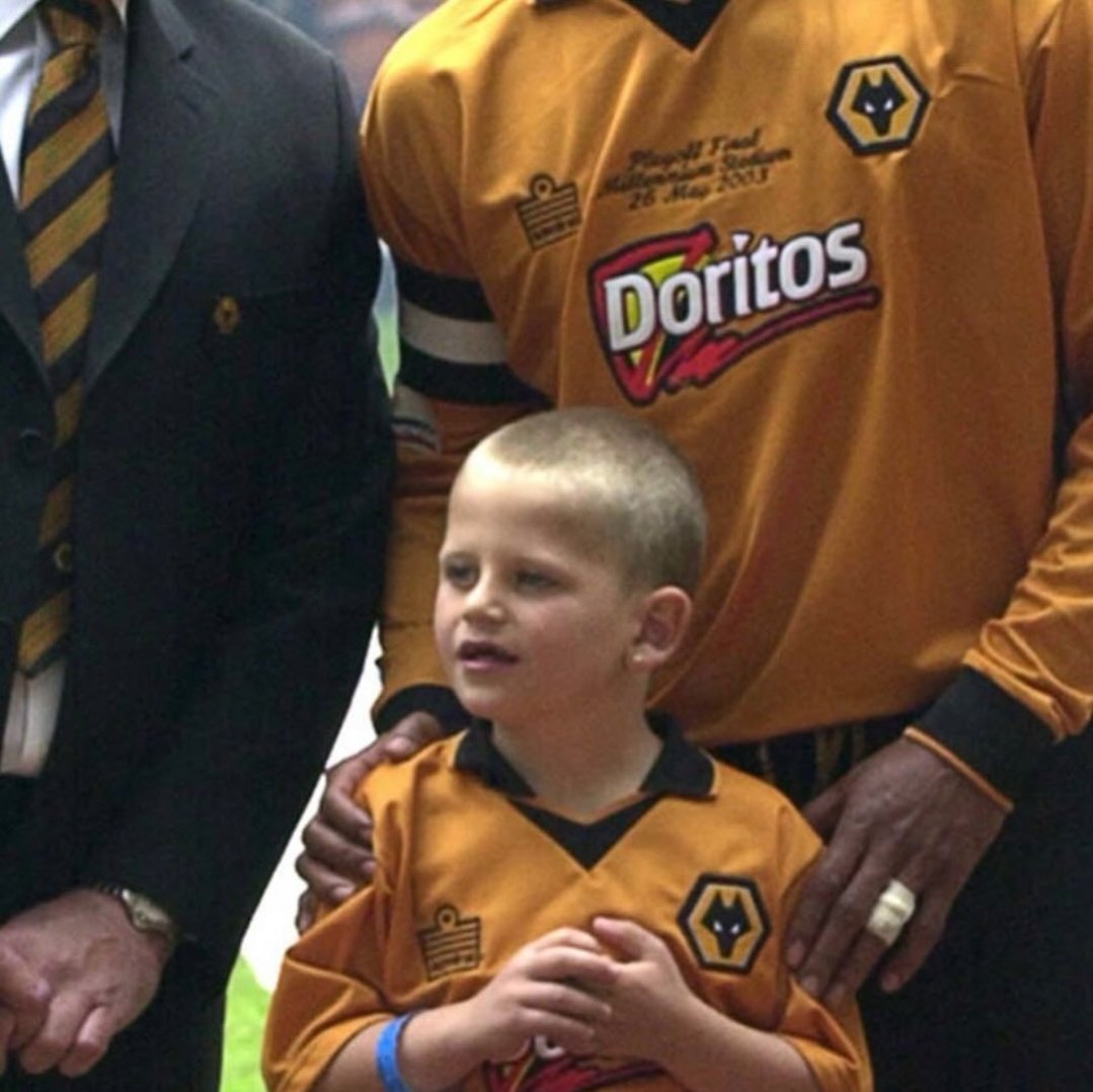 wolvesfancast's tweet image. Reminder -
We're calling upon all #wwfc #Toffees fans in the 29th minute to round up for a minute's applause for Mitch Middleton.

Mitch was one of our own who fought heroically to the end, with unbelievable support of his close one's and family.

Rest easy mate.