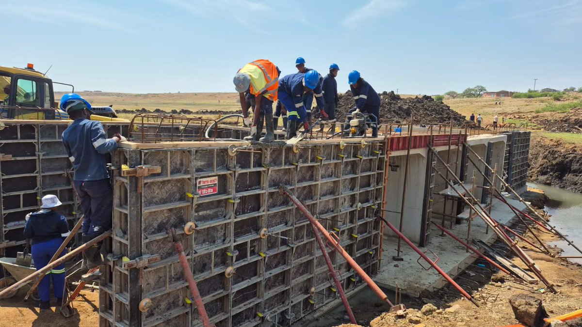 DannhauserMuni's tweet photo. [NOTICE]

PROJECT UPDATE: 
CALVERT BRIDGE in WARD 7, is still underway. The bridge is being rebuilt under the Disaster Relief Programme with an allocation of R5.7 million.

#servicedelivery
#dannhausermunicipality https://t.co/Q7OlVHXaqk