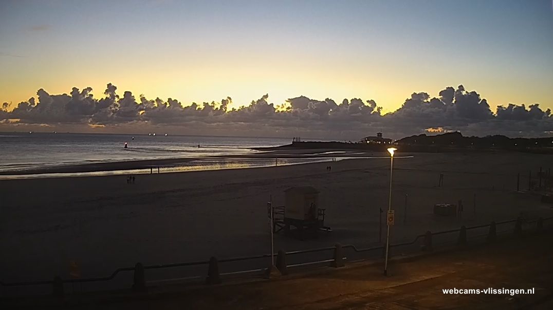 Wat een prachtige wolken na zonsondergang in #Vlissingen <a href="/heelhollandkijk/">HeelHollandKijkt</a>