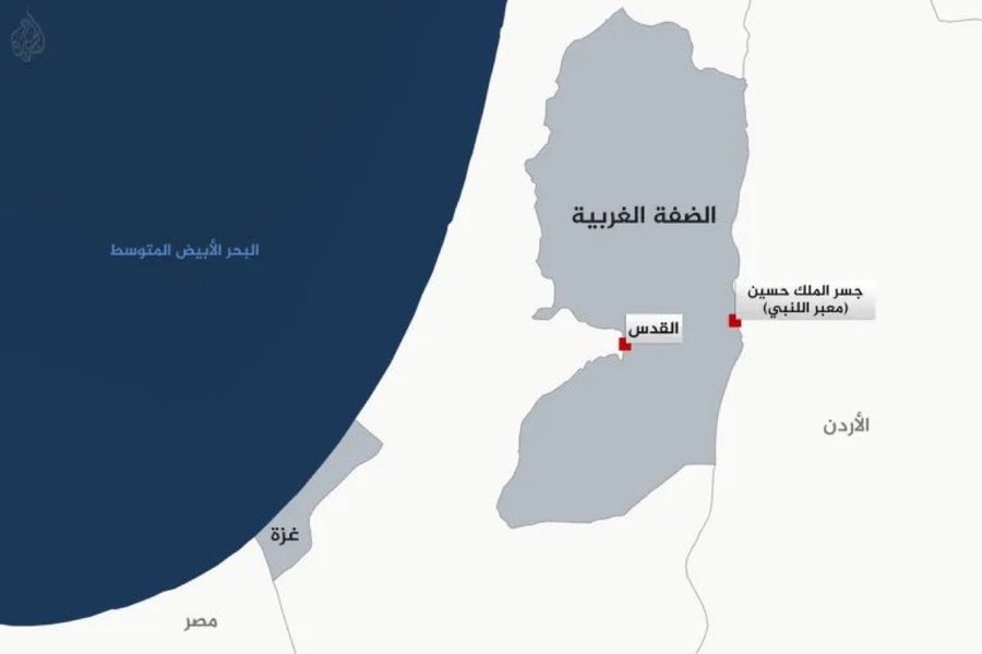 A map showing the West Bank, Israel, and Jordan. Red markers indicate the King Hussein Bridge. Text in Arabic labels the West Bank as "الضفة الغربية", Israel as "إسرائيل", and Jordan as "الأردن", with the bridge labeled "جسر الملك حسين (معبر اللنبي)."