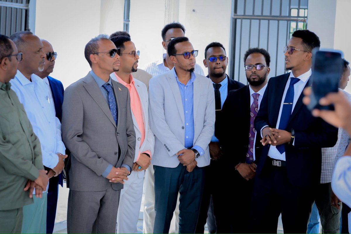 DawanEnglish's tweet image. The Somaliland Minister of Health, Dr. Hussein Bashir Hersi, inaugurated the new Berbera Mental Health Hospital. The $500,000 facility includes wards, medical rooms, offices, and other amenities. It will improve mental health care in Somaliland’s Saaxil region.