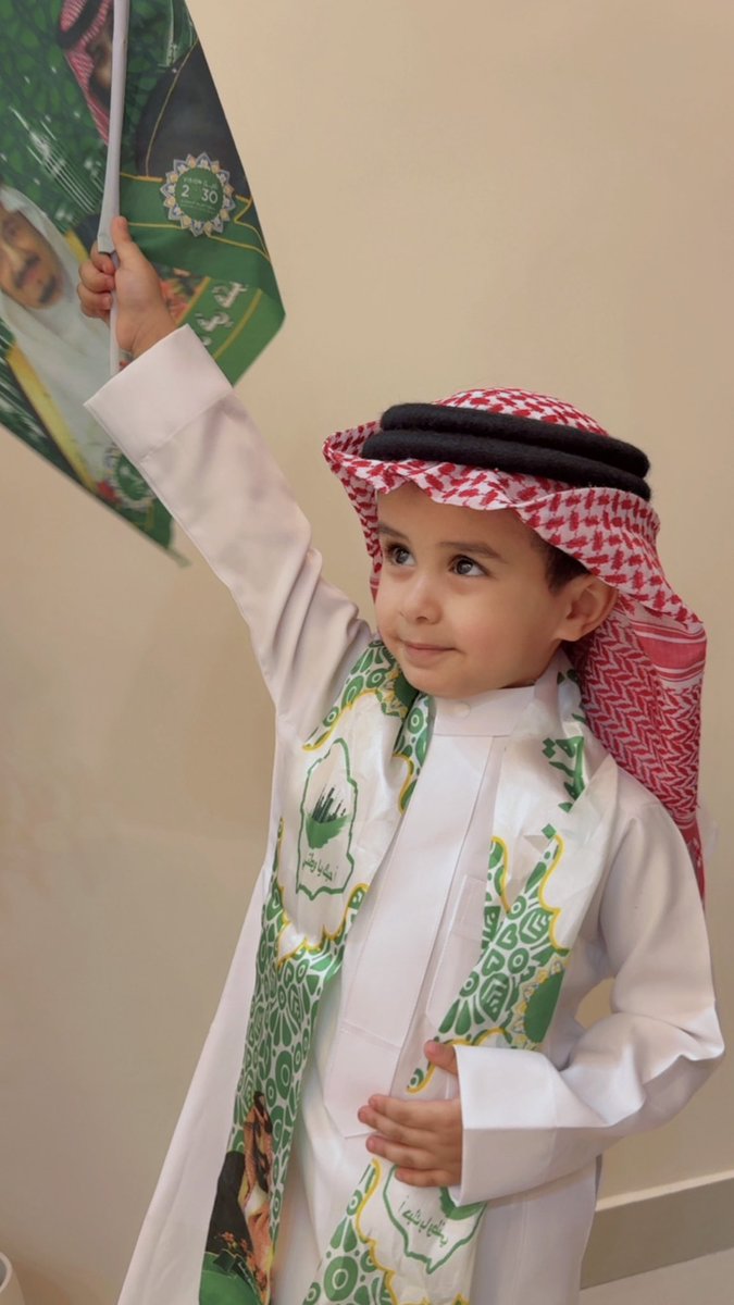 الشيخ تركي بن متعب بن بجاد يسلم عليكم ومحتفل وهذا سمي معالي المستشار تركي ال الشيخ ويجي مثله داهيه بأذن الله واذكرو الله